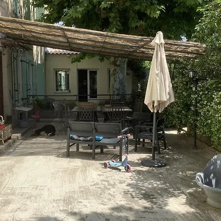 Le Papillon De Soie Bed & Breakfast 3*